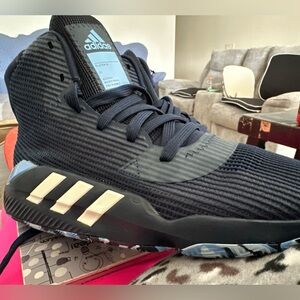 Adidas Pro Bounce 2019 Men’s Size 11, Navy Blue & White Basketball 🏀 Sneaks